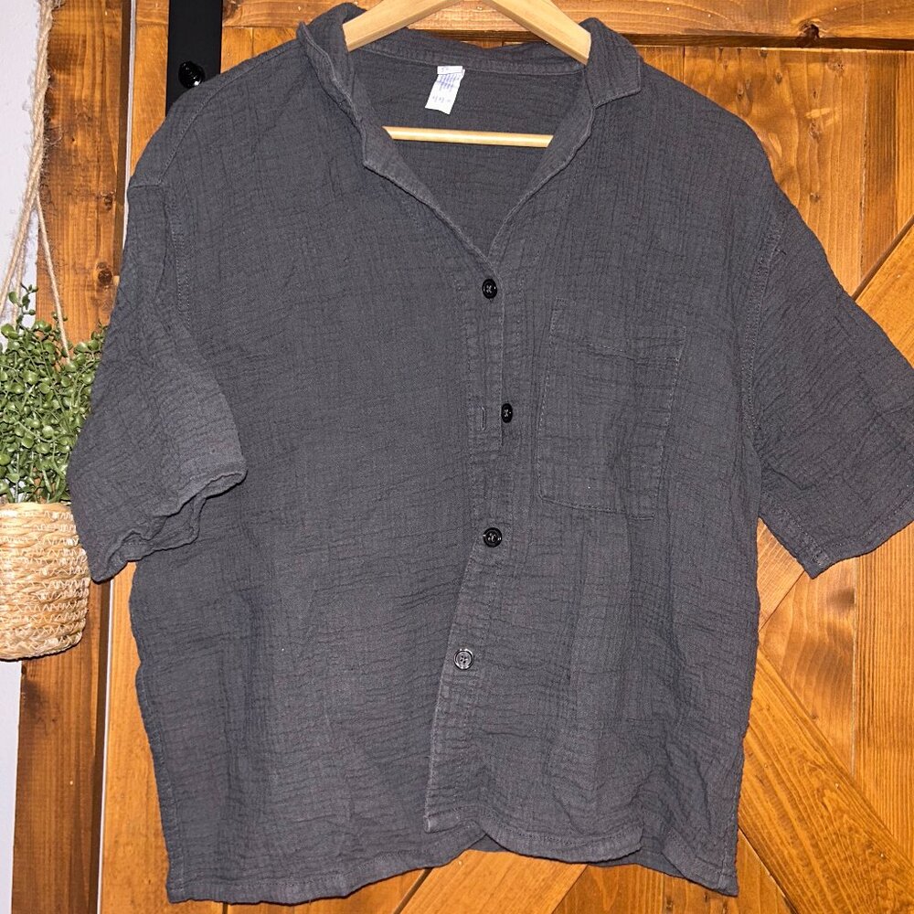 Linen collared button-down